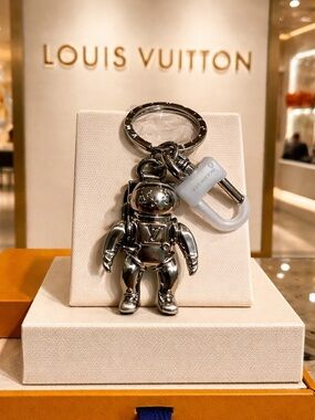 Luxury LV-Full inclusion-Silver Metallic Astronaut Keyring w/ box & dust bag